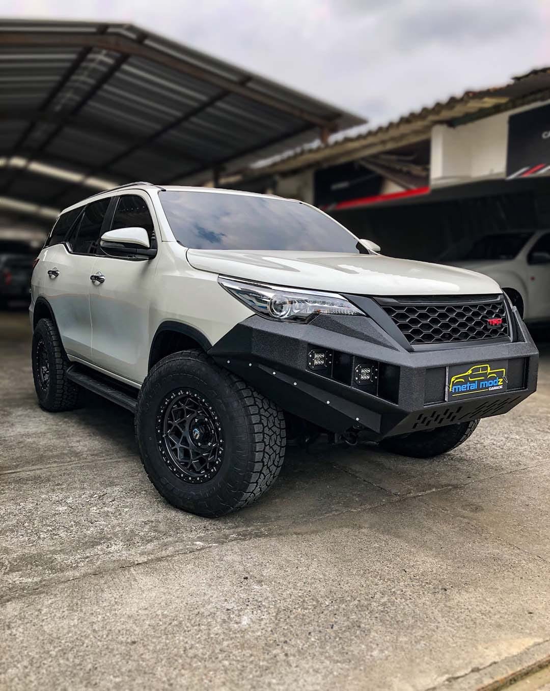 Bumper delantero Fortuner: Un cambio radical en el frente de éste SUV!